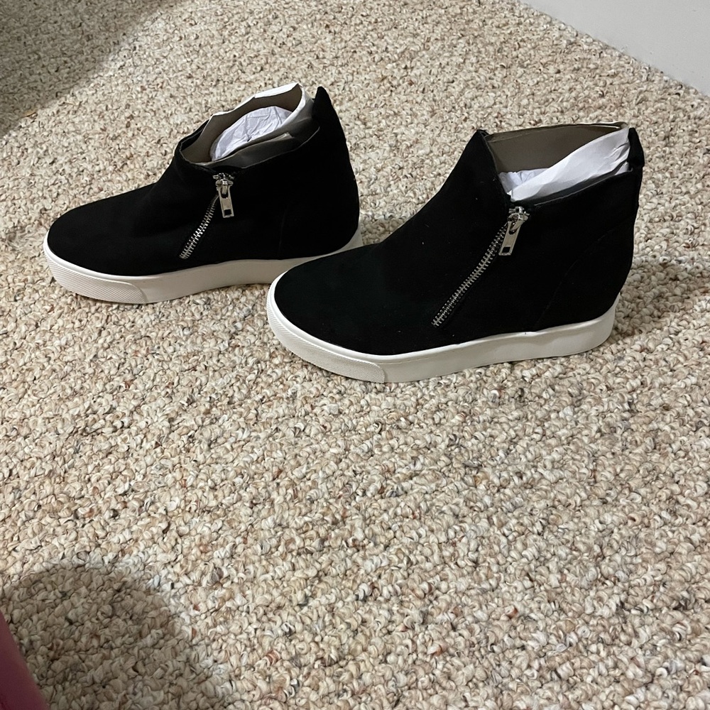 Black suede wedge sneakers by Soda